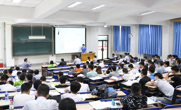 学校举行2017届本科毕业设计(论文)校级、院级