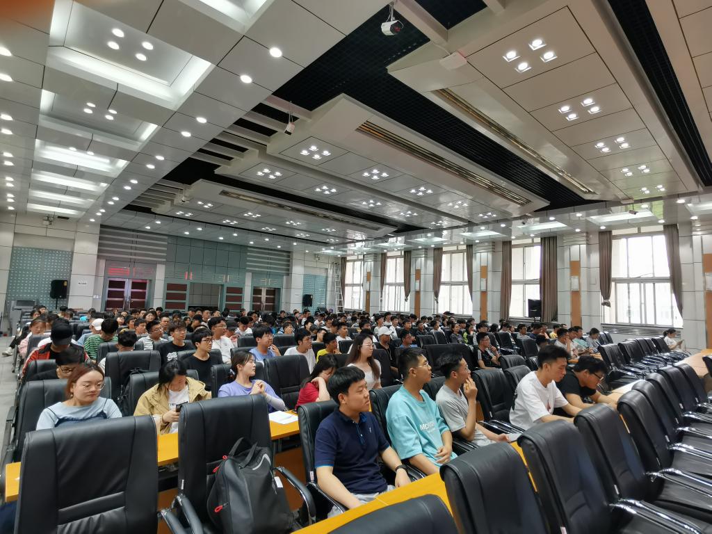 材料学院开展“为党旗添光彩，为师生办实事”大学生“党员领航员”爱心助学行动