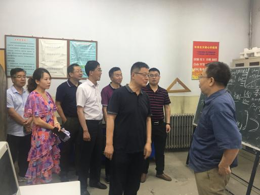 校领导深入机电学院调研重点实验室工作