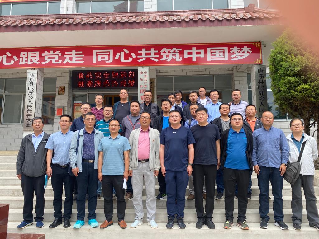 学校轮换新一批驻村干部到岗工作