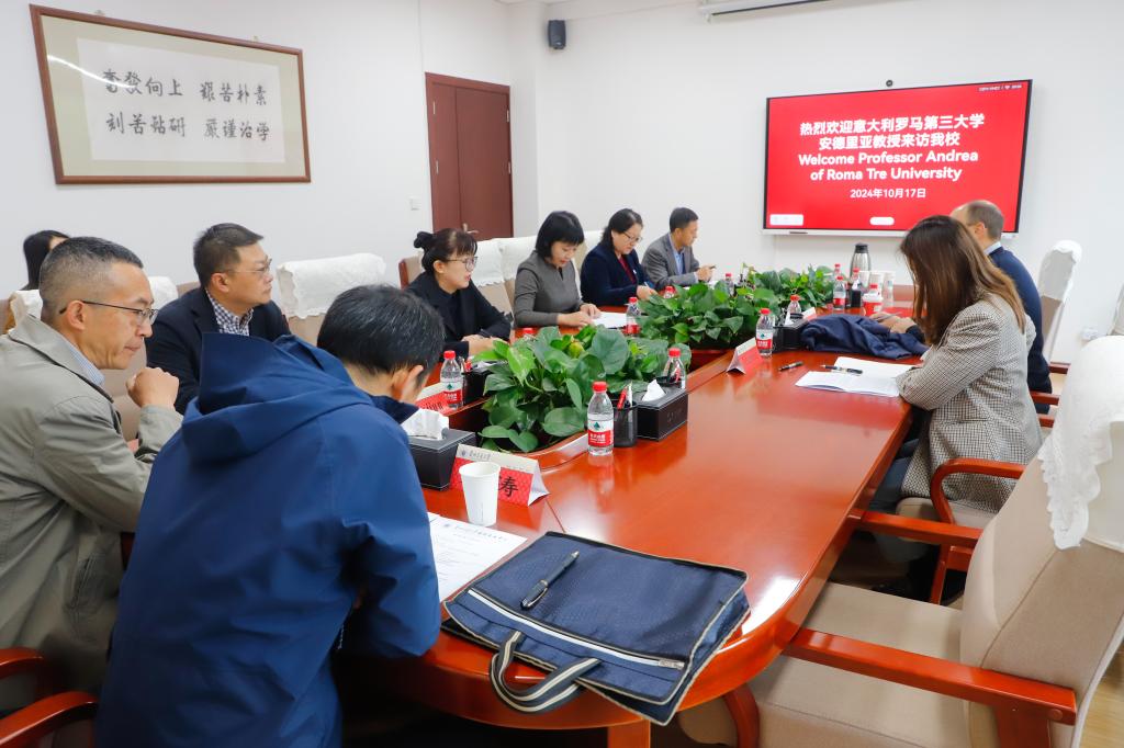 意大利罗马第三大学安德里亚·德·埃里亚诺教授访问我校