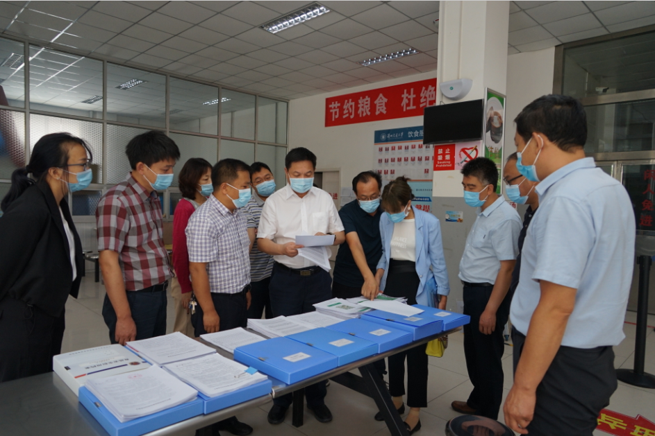 校领导检查实验室食堂等区域疫情防控与校园安全工作