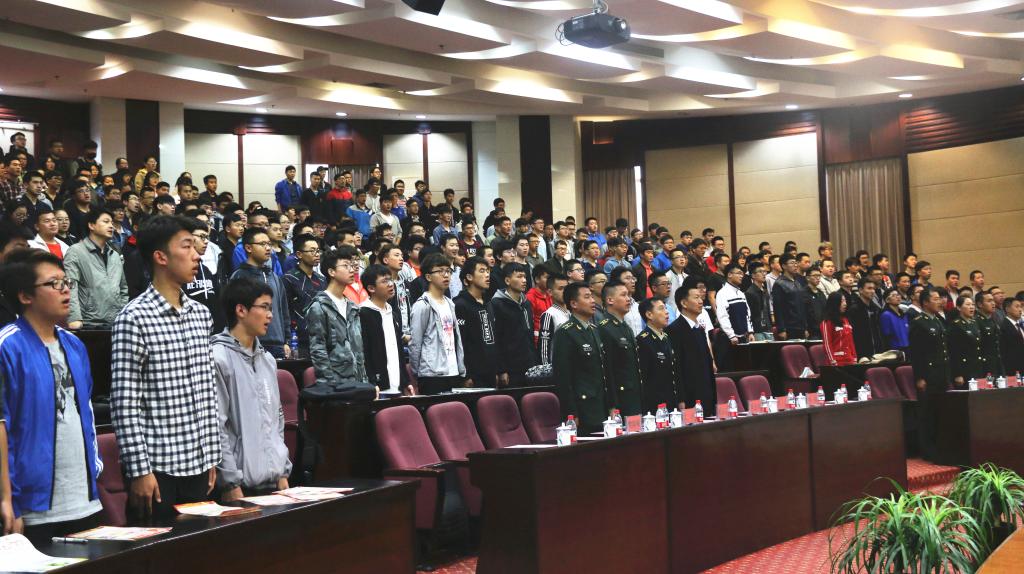 甘肃省大学生士兵典型进高校巡回宣讲报告会在我校举行