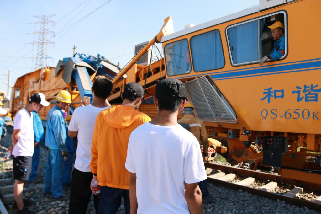 我校暑期社会实践团在2017年全国大中专学生“三下乡”暑期社会实践中获得多项表彰