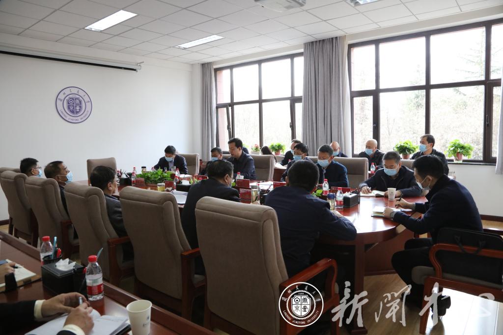 学校召开疫情防控工作领导小组会议