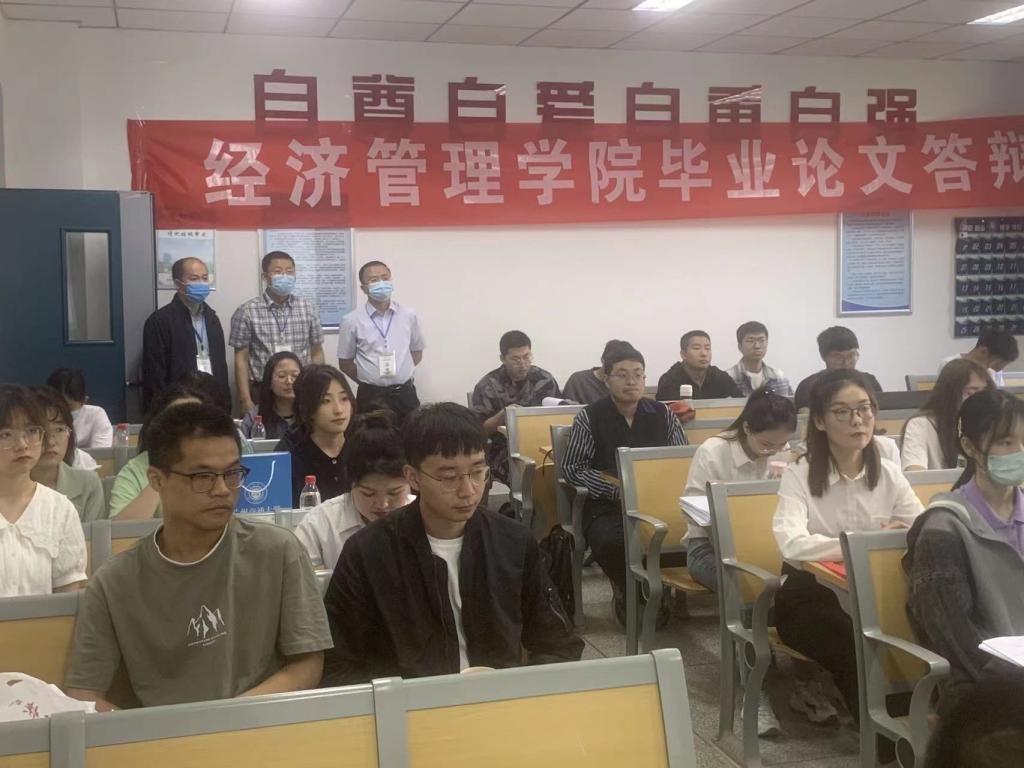 学校2022届本科毕业设计（论文）校院级公开答辩顺利举行