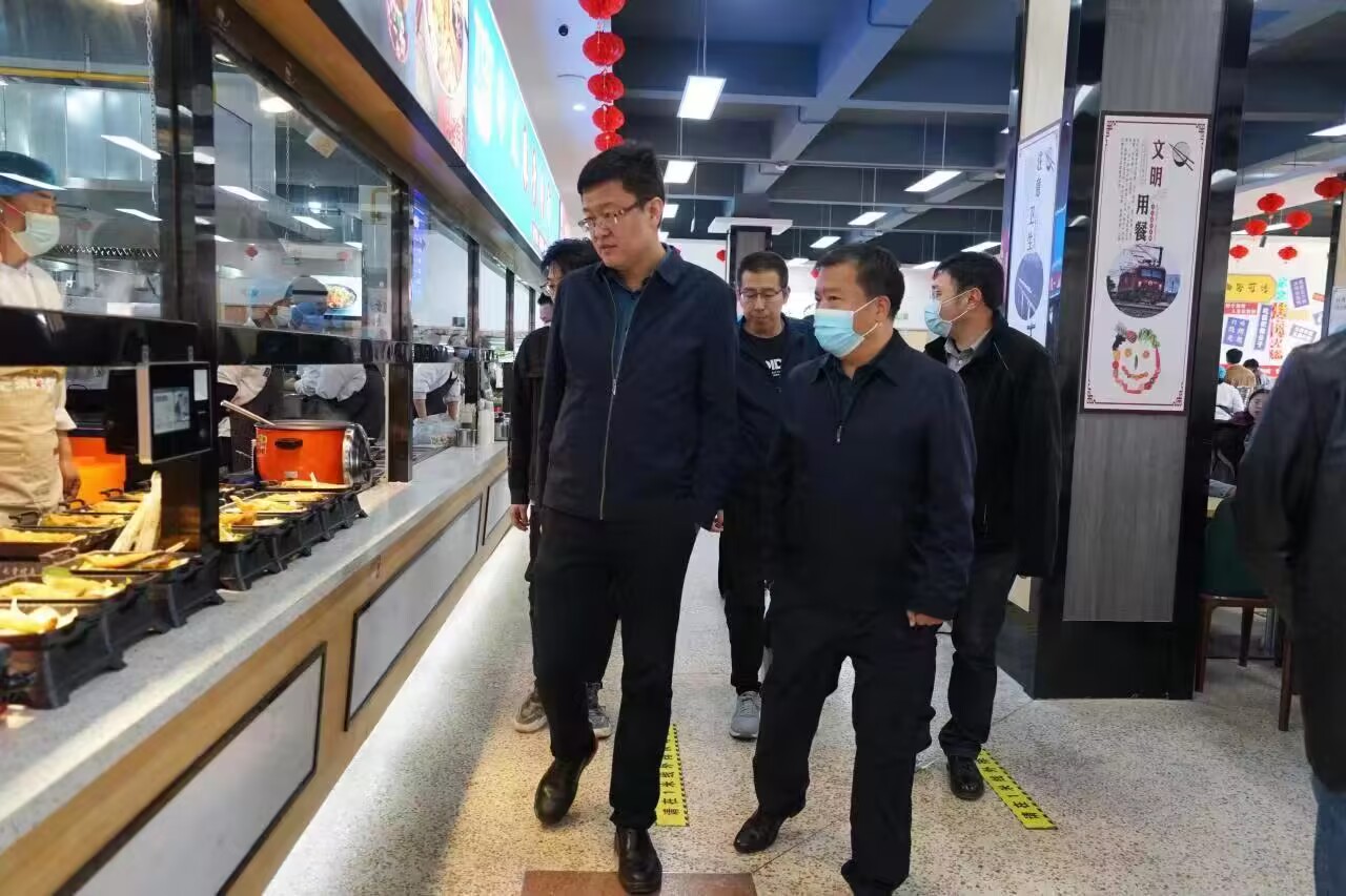 校领导深入校内食堂检查指导工作