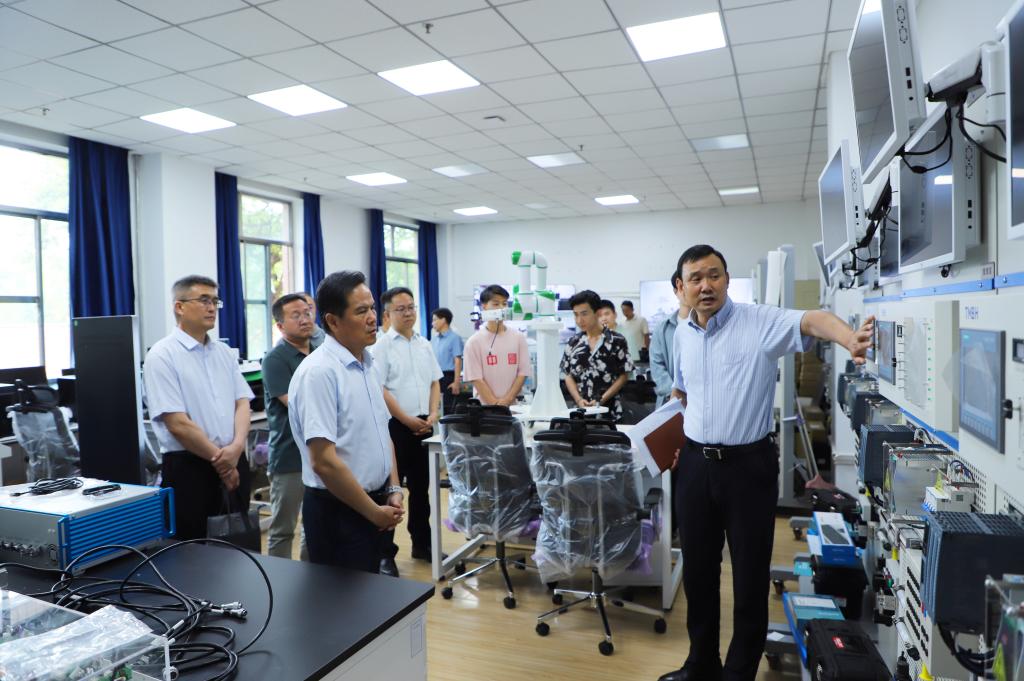 校党委书记狄生奎开展学校重点工作调研