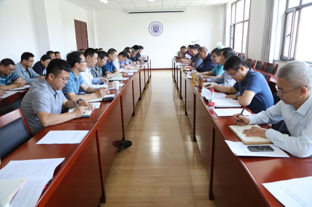 学校召开基层党组织负责人工作会议