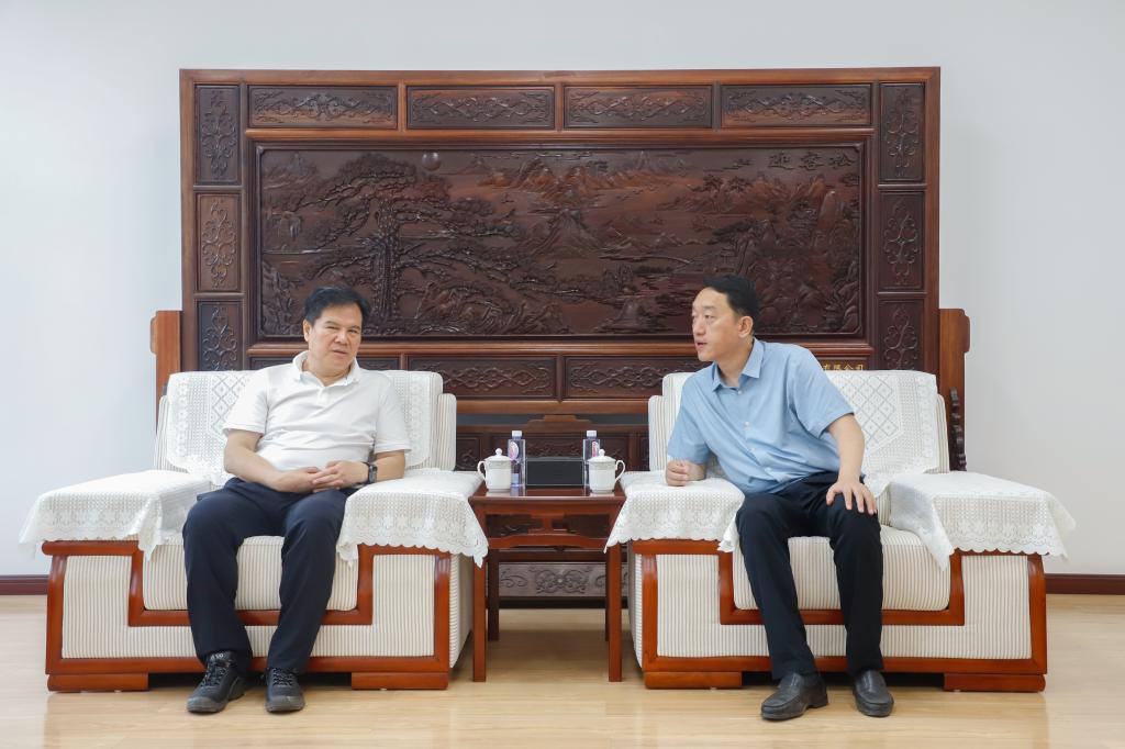 甘肃医学院党委副书记李岳一行来校调研交流