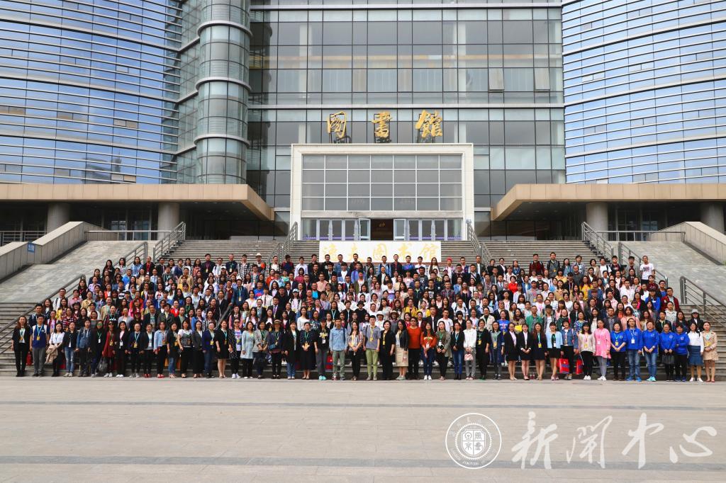 第21届“外研社杯”全国大学生英语辩论赛华西赛区决赛在我校举行 我校学子摘得桂冠