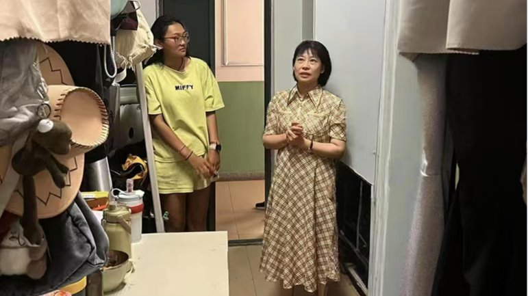 校领导深入学生公寓开展“七进”工作