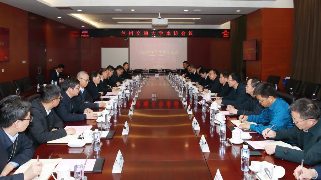 校领导一行赴武汉开展访企拓岗与合作洽谈