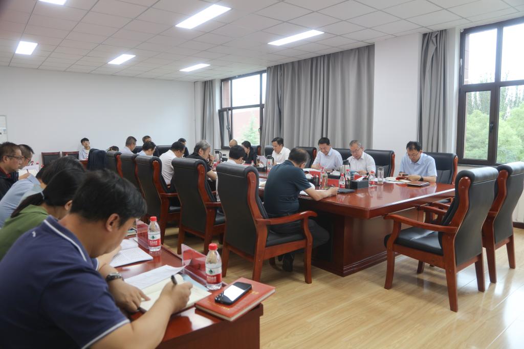 学校党委理论学习中心组专题学习党的二十届三中全会精神