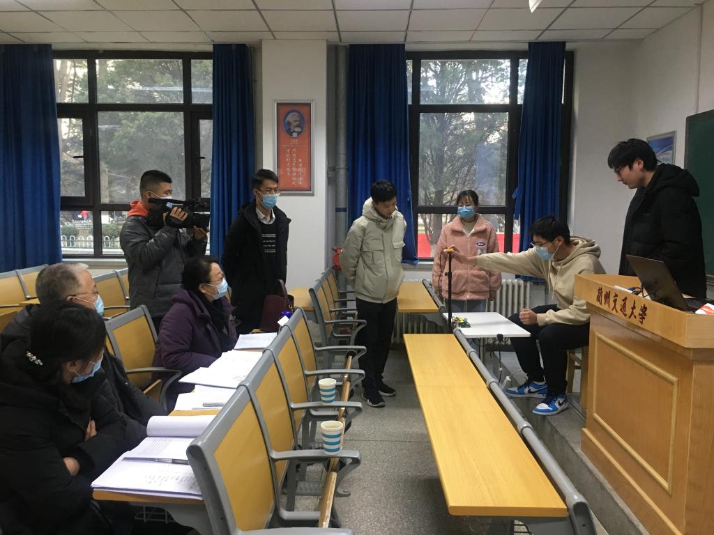 学校举行2021年开放实验项目结题答辩会