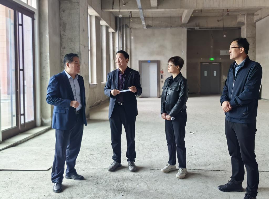 校领导现场考察笃行楼中翼