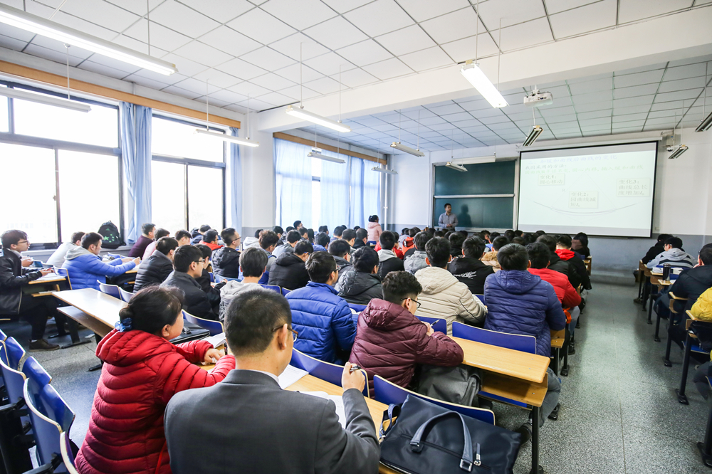 聚焦审核评估（一）专家组全面展开走访、听课、访谈考察活动