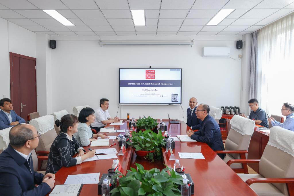英国卡迪夫大学吴建中教授一行来访我校 共商科研合作与教育发展