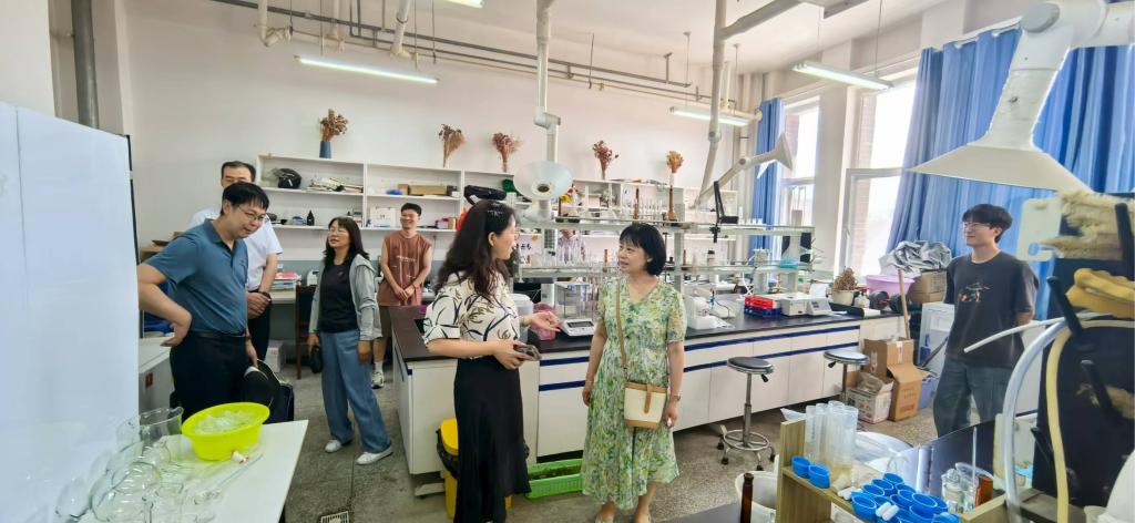 聂磊调研并检查分析测试中心实验室安全管理工作