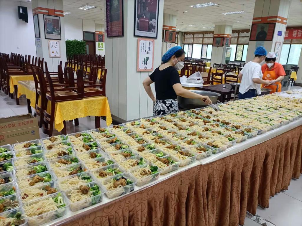 学校全力做好防疫期间餐饮保障
