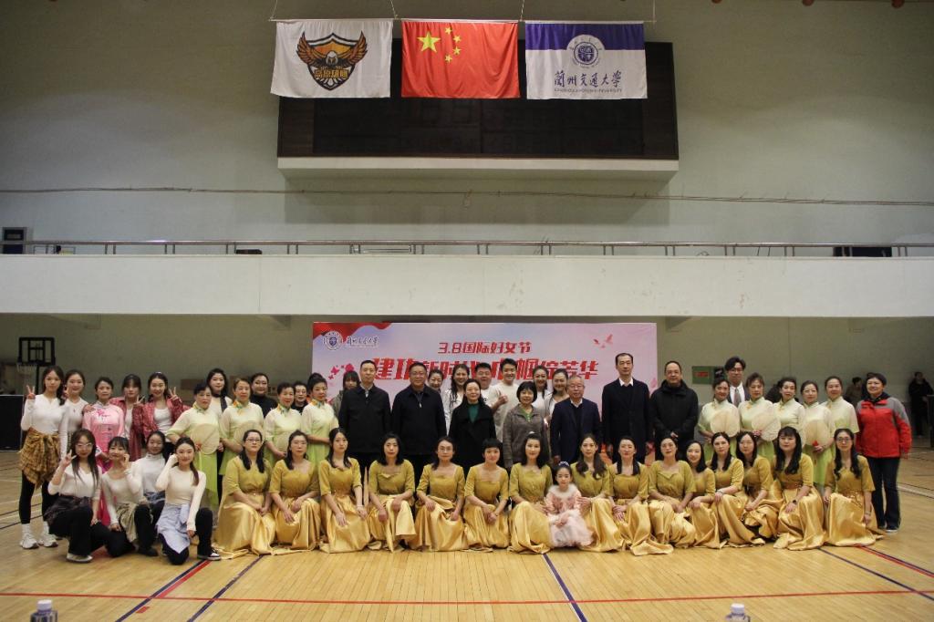 “跟党奋进新征程 巾帼建功新时代”学校举行庆祝“三八”国际劳动妇女节教职工文艺表演和趣味文体活动