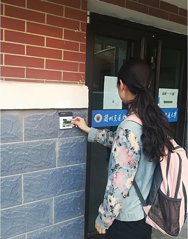 我校学生公寓门禁管理系统投入试运行