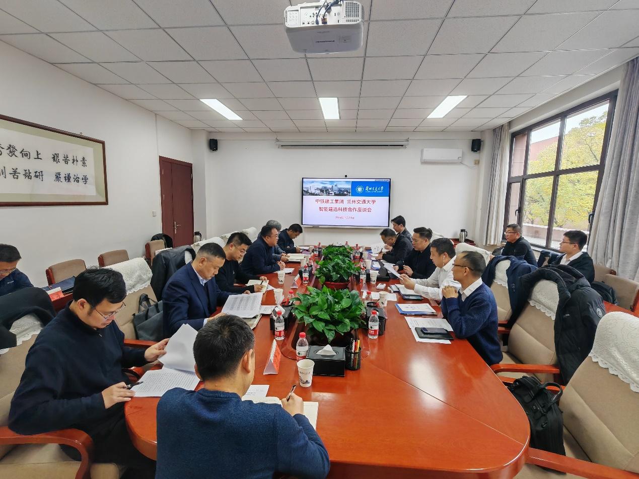 我校与中铁建工集团召开智能建造科技合作座谈会
