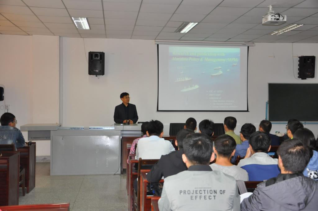 韩国中央大学李新刚教授来我校讲学