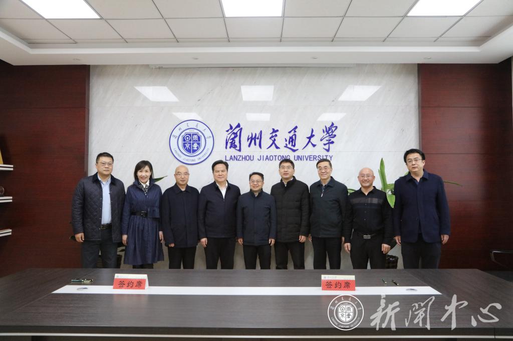 学校举行柔性引进高层次人才签约仪式