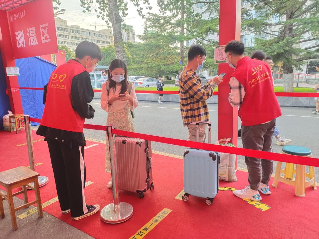 助力返校防疫 志愿者在行动