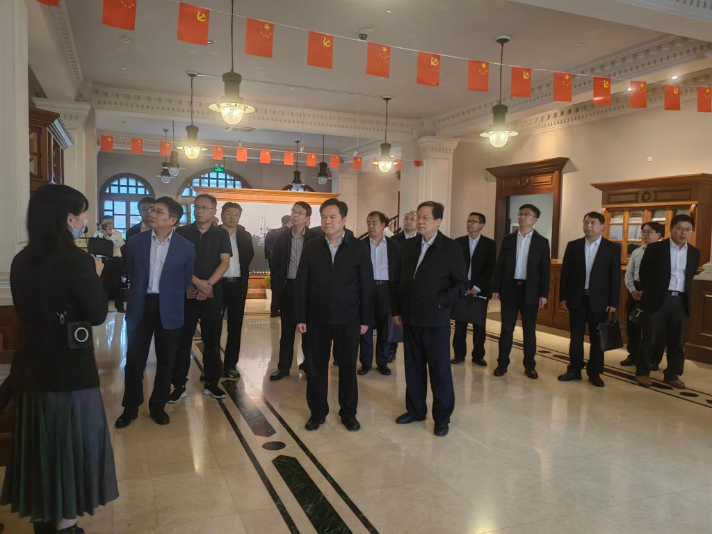 校党委书记狄生奎一行赴中国铁路上海局集团有限公司开展访企拓岗与合作洽谈